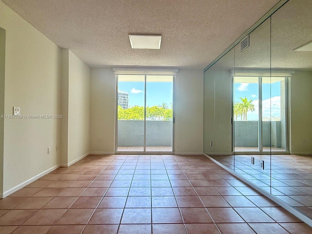 185 Se 14th Ter 906, Miami