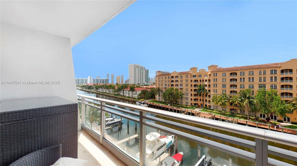 2950 Ne 188th St 423, Aventura
