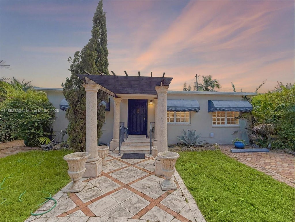 3030 Sw 57th Ave, Miami