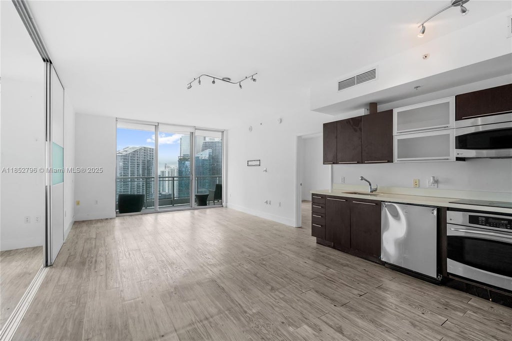 90 Sw 3rd St 4203, Miami