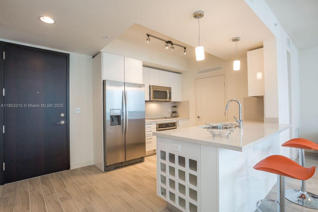 999 Sw 1st Ave 1715, Miami