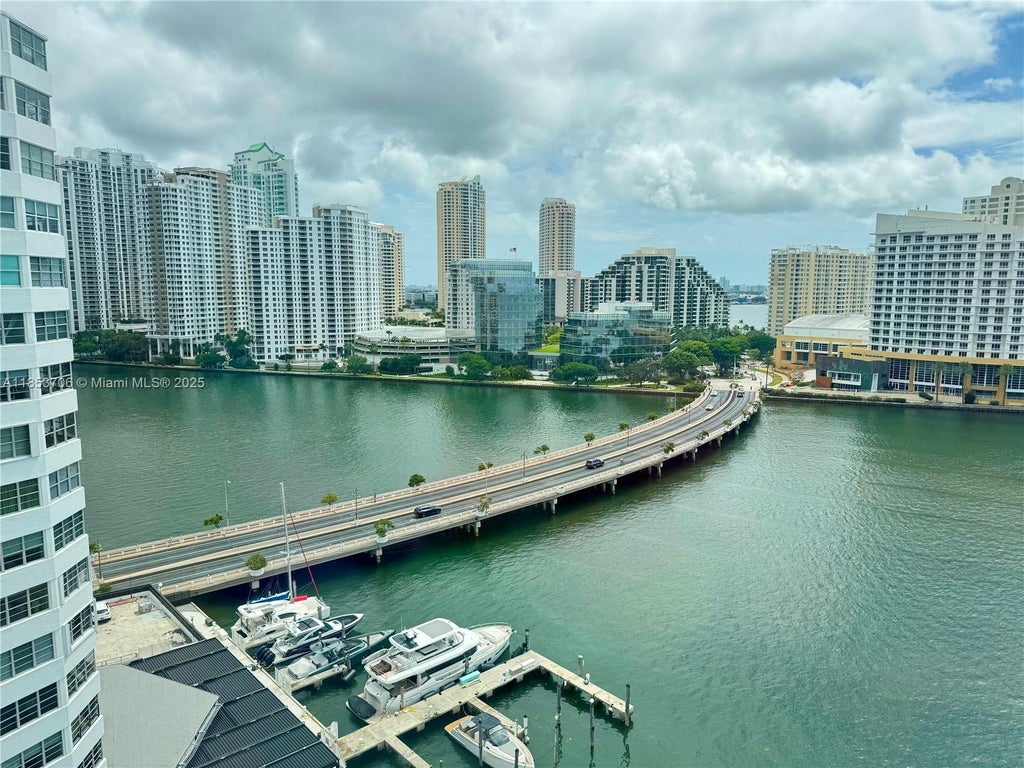 905 Brickell Bay Dr 1631, Miami