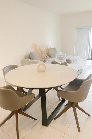 Photo of Listing #A11853033