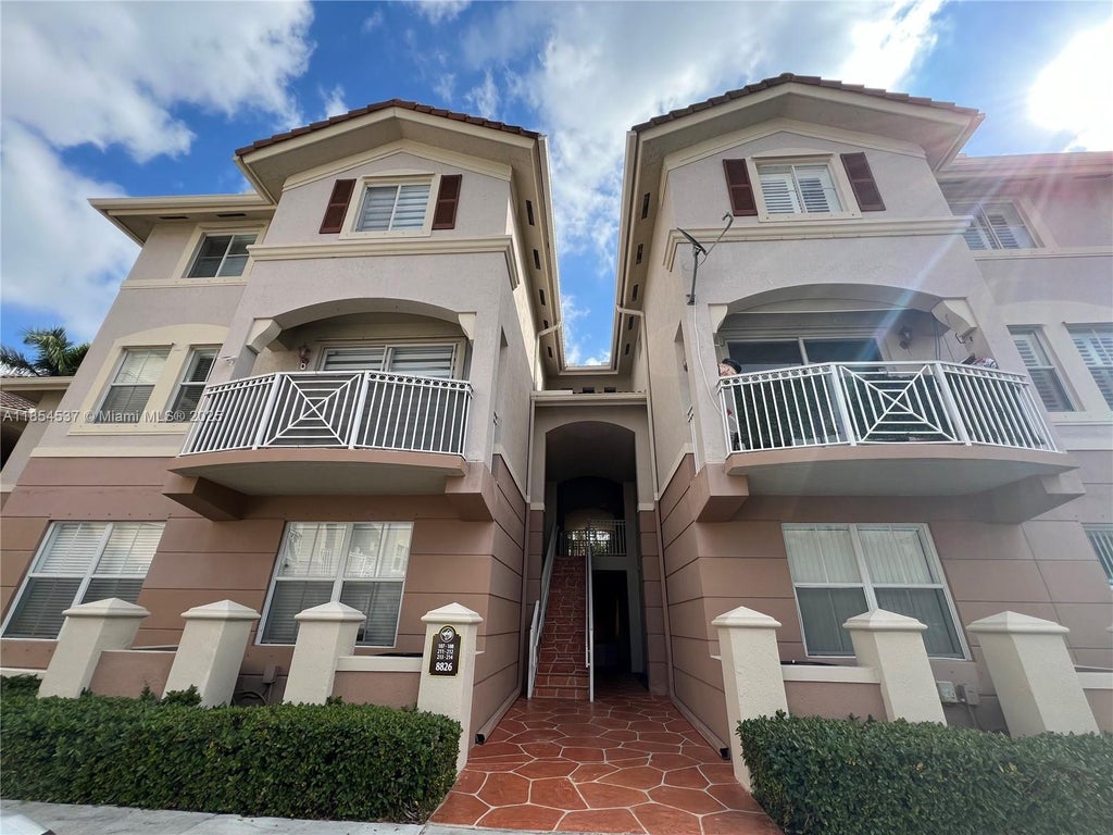8826 W Flagler St 211, Miami