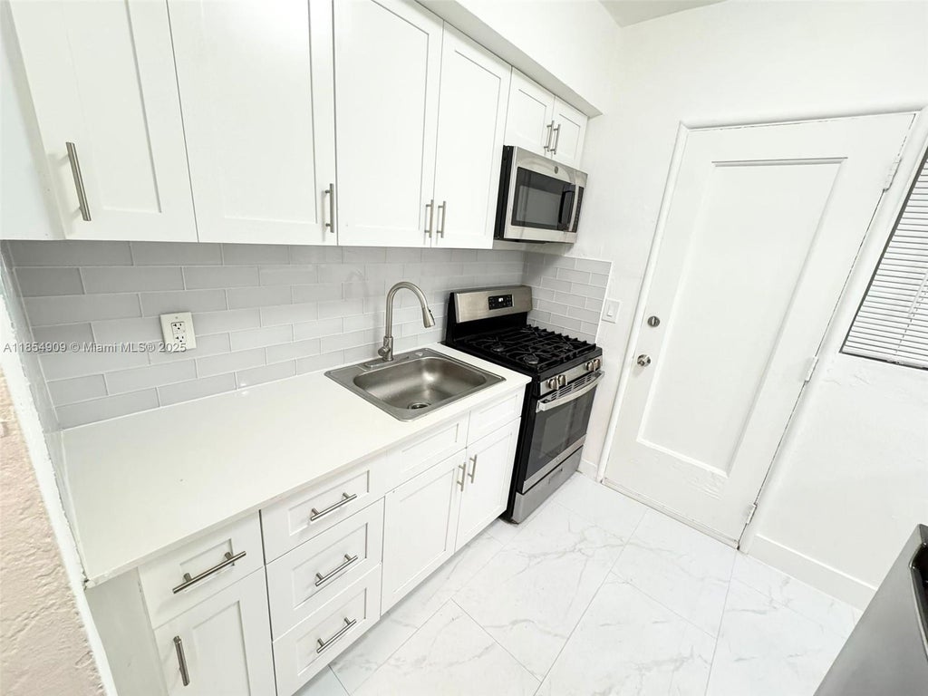 7435 Byron Ave 07, Miami Beach