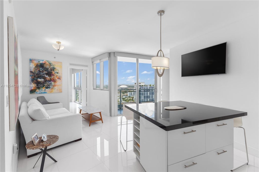 92 Sw 3rd St 4206, Miami