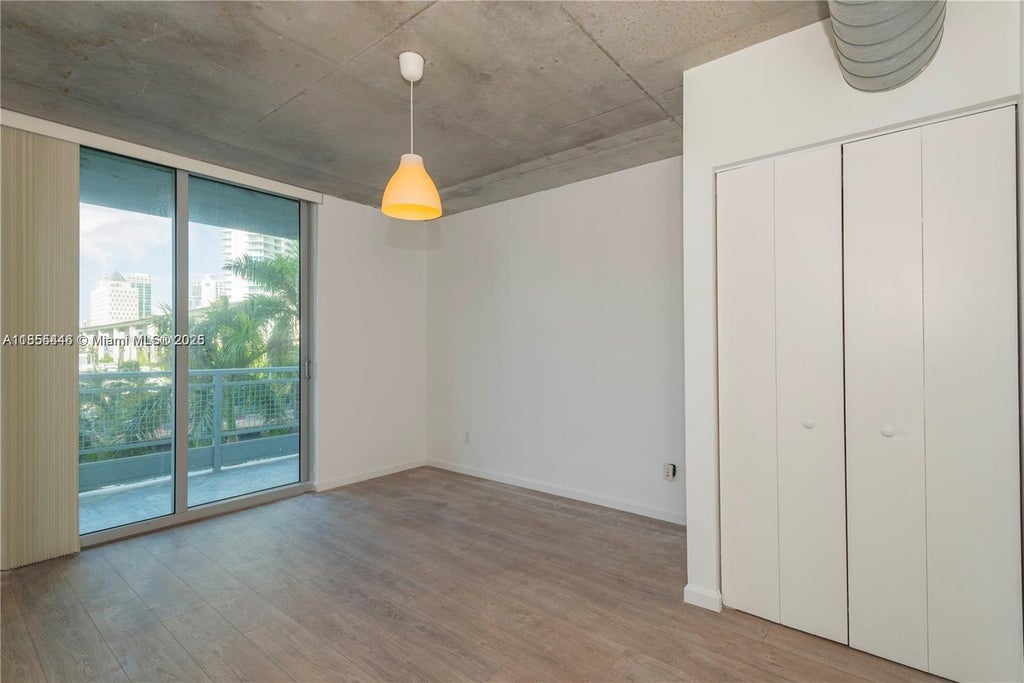 690 Sw 1st Ct 405, Miami