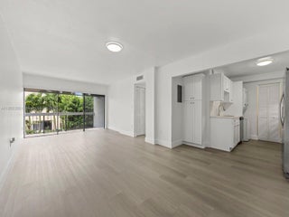 Photo of Listing #A11856356