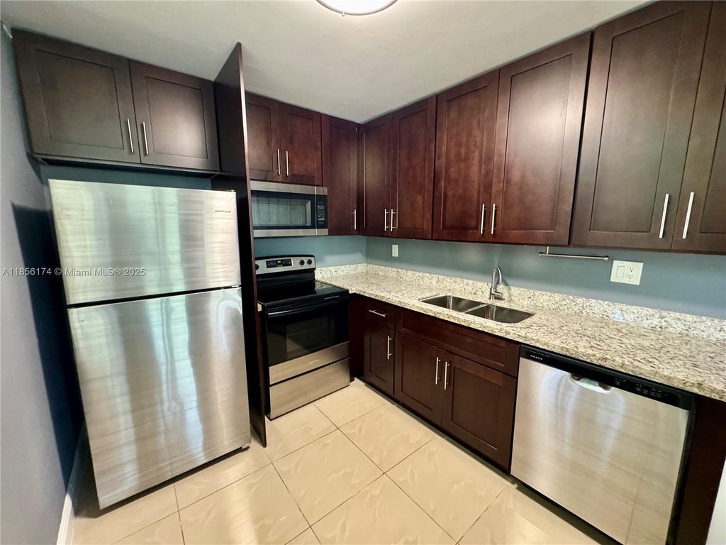 9495 Evergreen Pl 101, Davie
