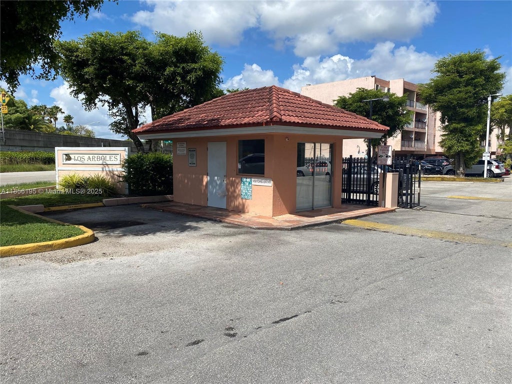 1900 W 68th St G401, Hialeah