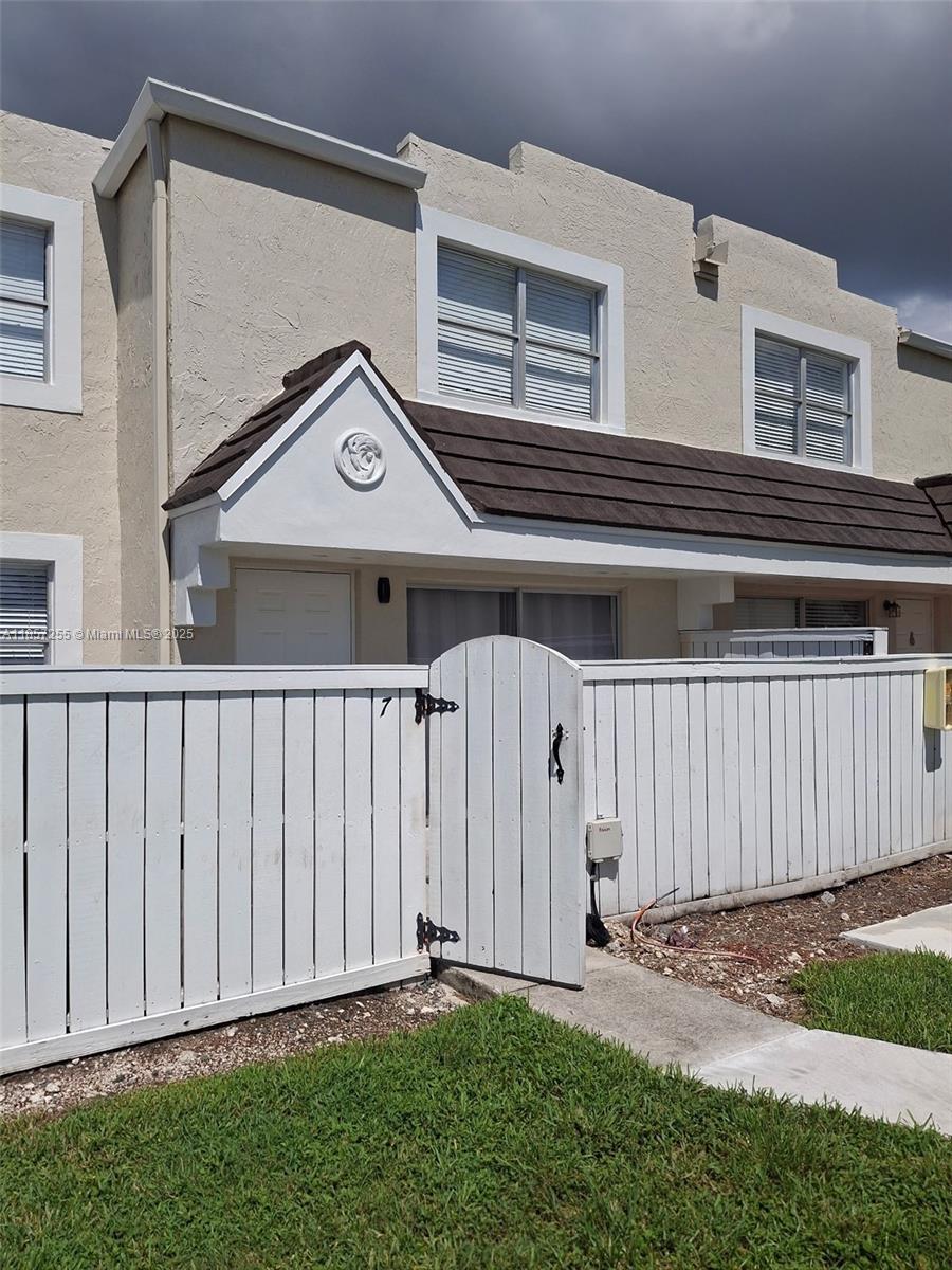 6825 Sw 45 Ln 7, Miami