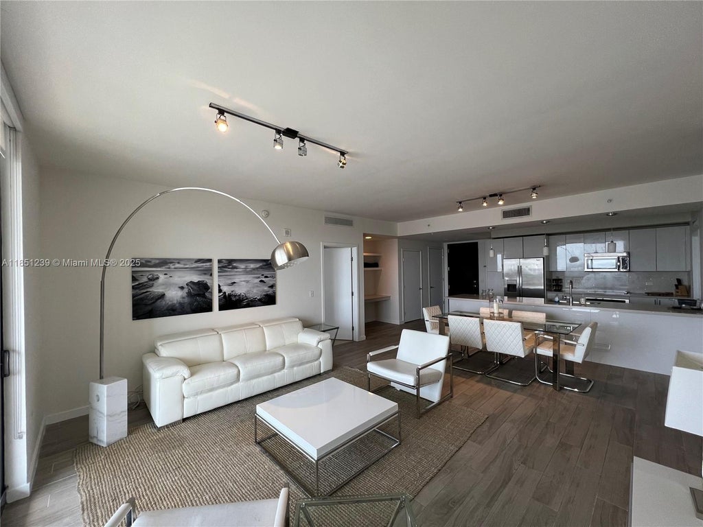 999 Sw 1st Ave 2905, Miami