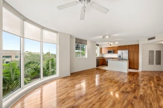 Photo of Listing #A11857557