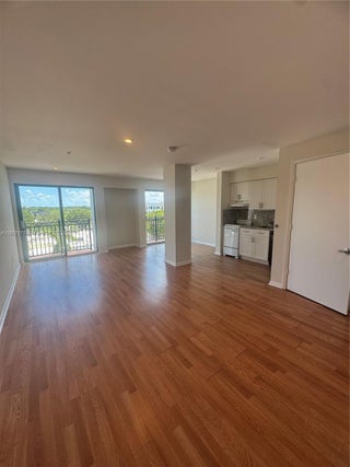 Photo of Listing #A11857577