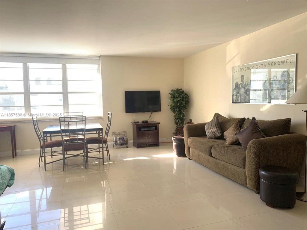 100 Lincoln Rd 316, Miami Beach