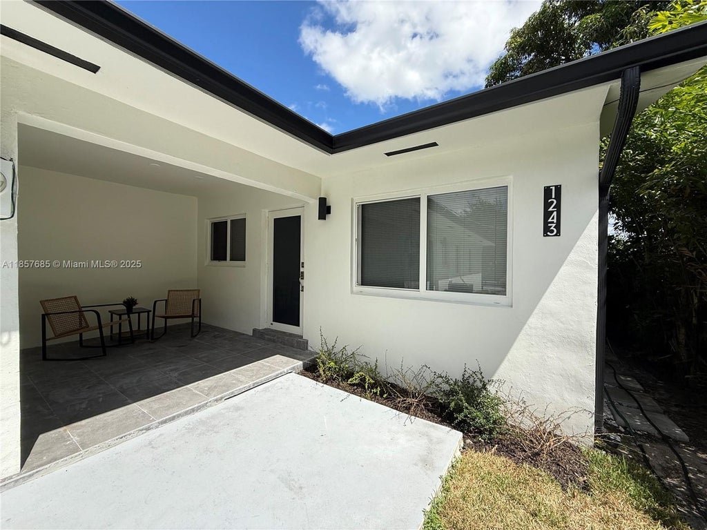 1243 Nw 25th St 1243, Miami