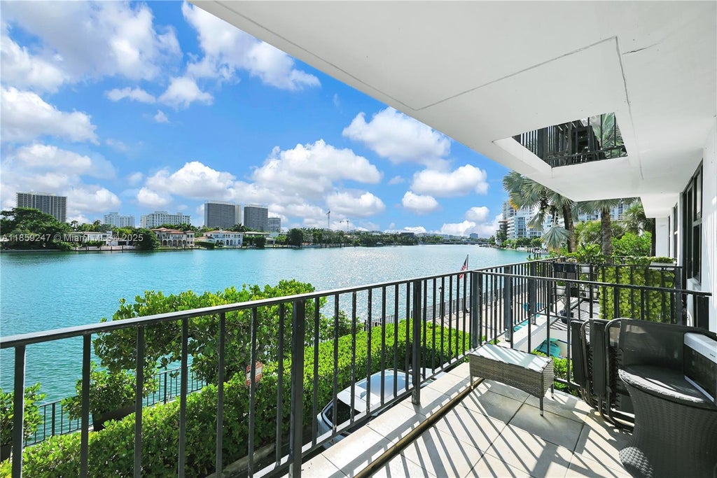 10101 E Bay Harbor Dr 204, Bay Harbor Islands
