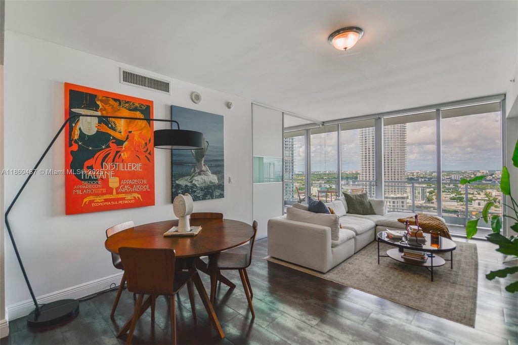92 Sw 3rd St 2707, Miami