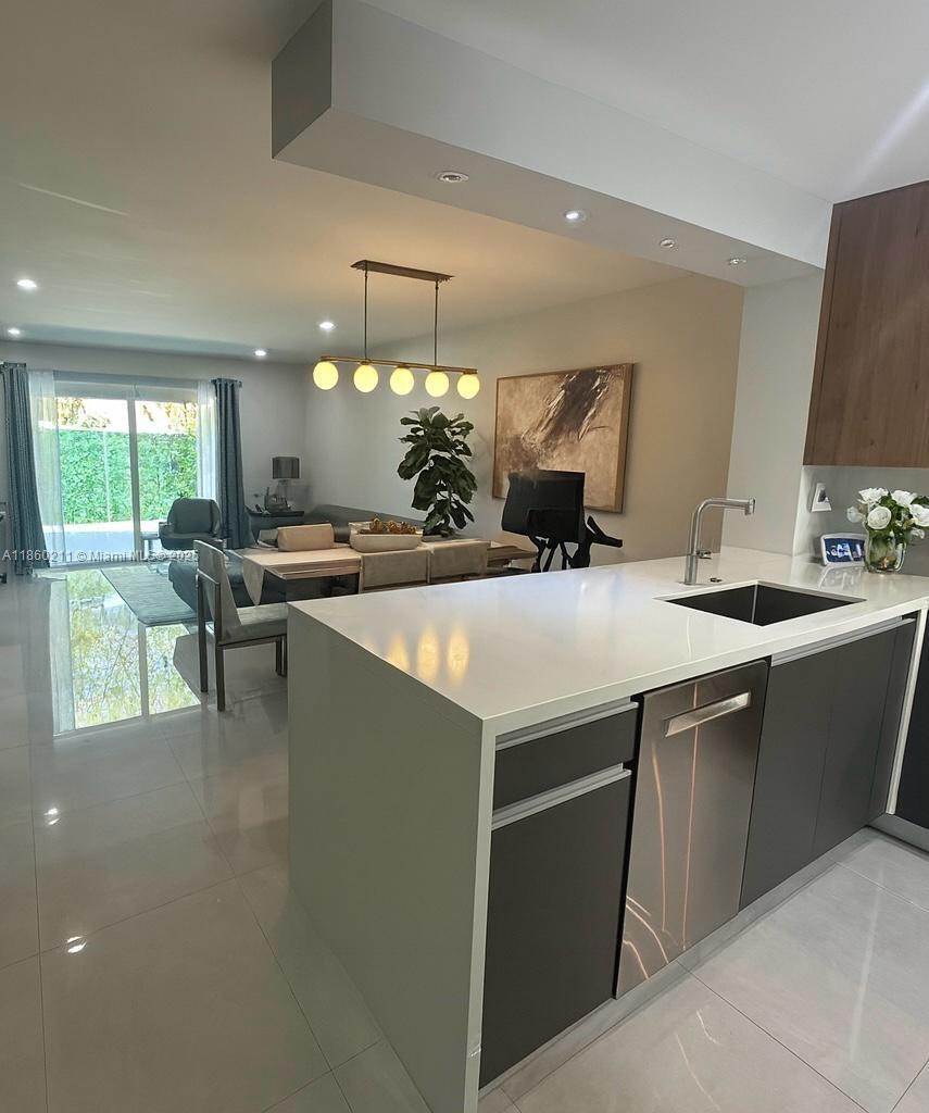 8443 Sw 137th Ave 8443, Miami