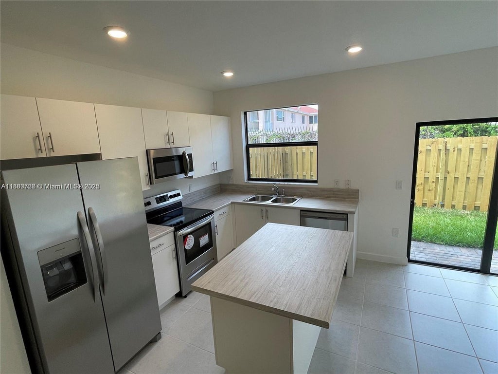 20671 Ne 7th Pl, Miami