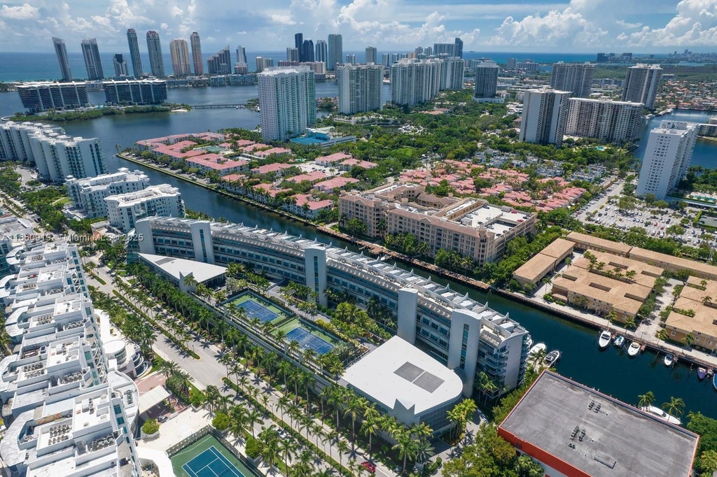2950 Ne 188th St 330, Aventura