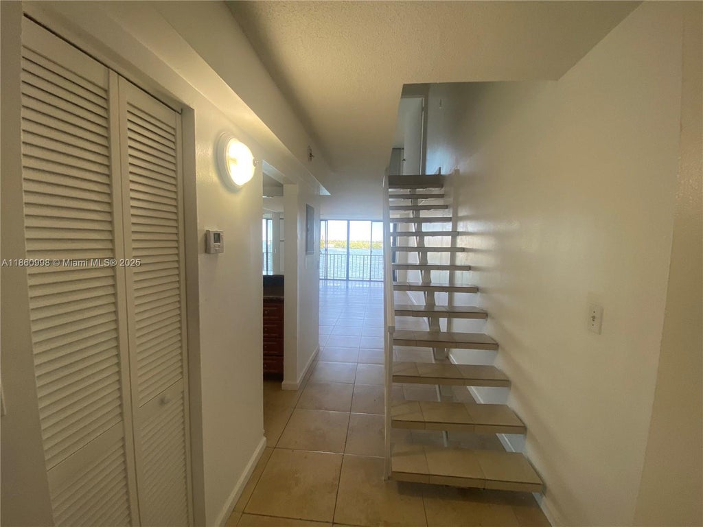 7899 Ne Bayshore Ct 3d, Miami