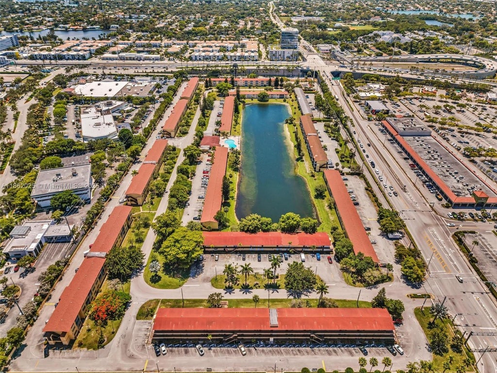 2940 Ne 203rd St C101, Aventura