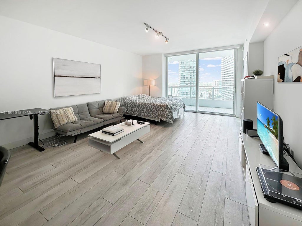 1080 Brickell Ave 2305, Miami