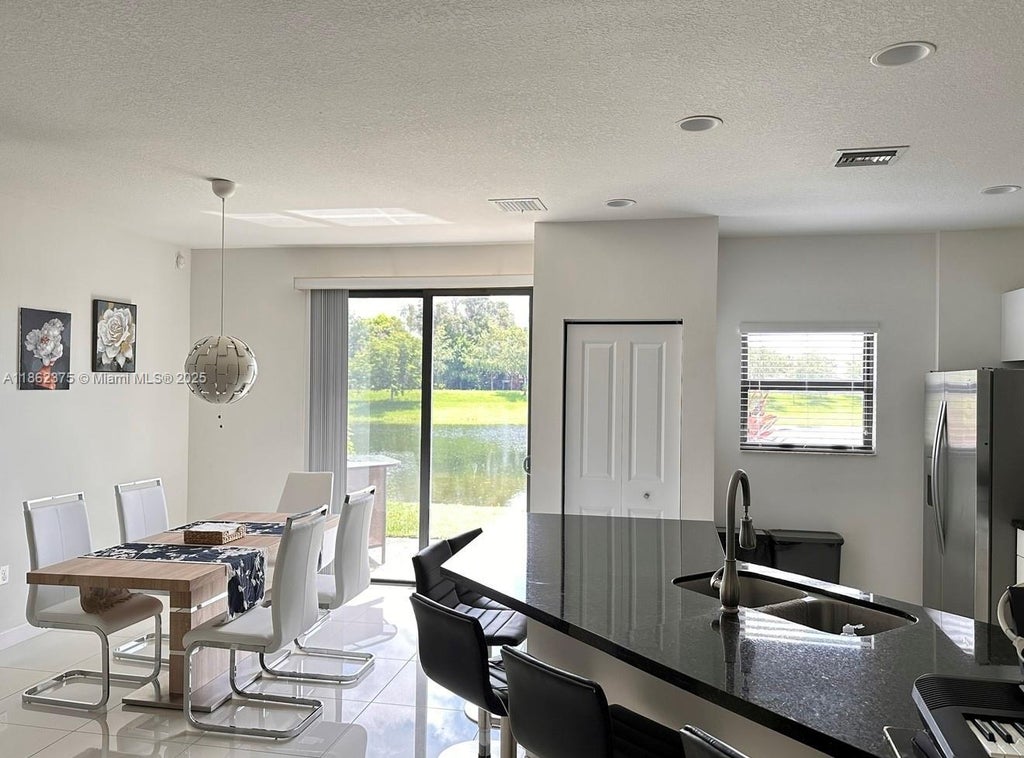 415 Ne 194th Ln, Miami