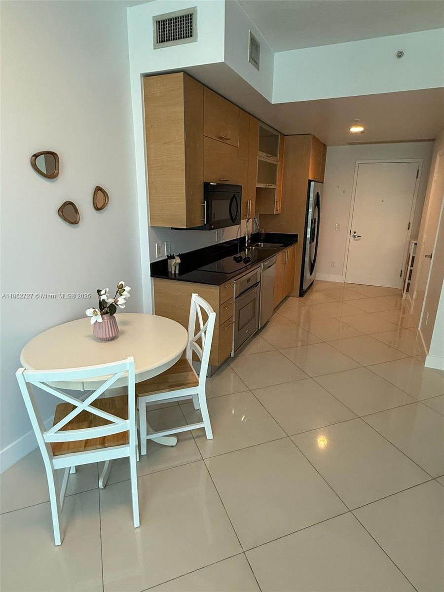 60 Sw 13th St 1418, Miami