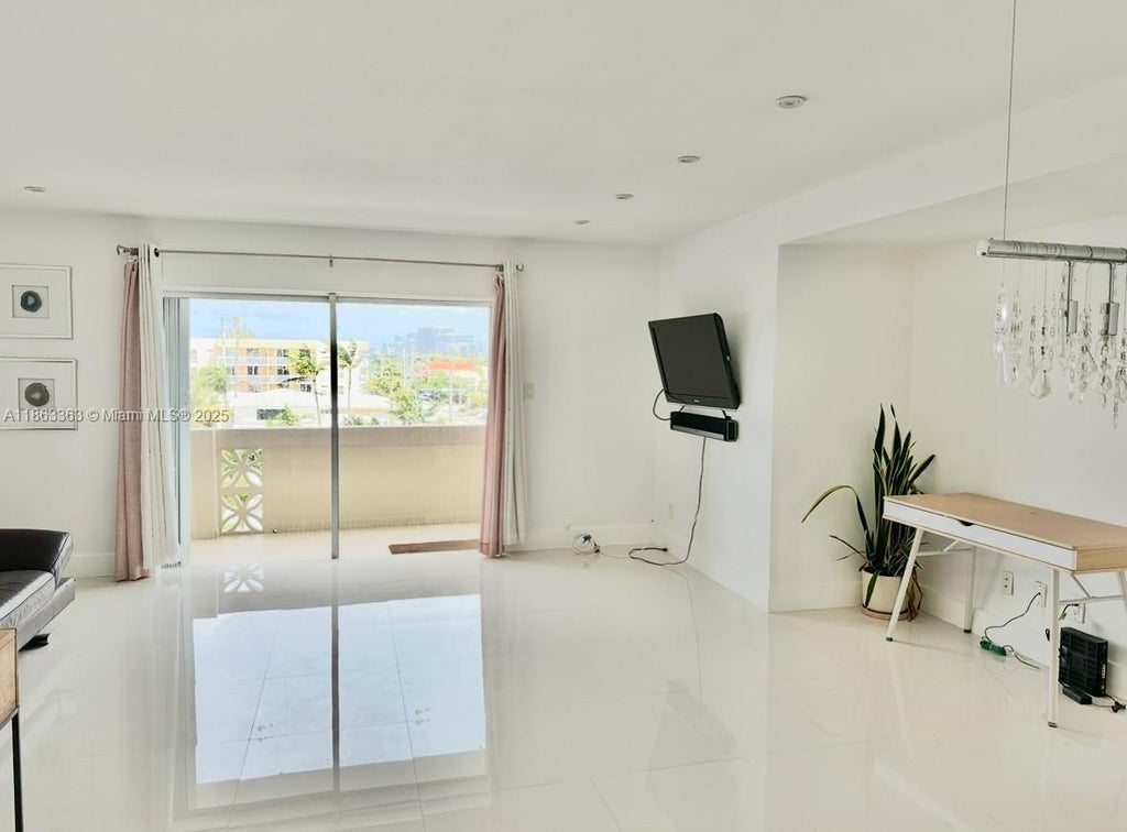 8400 Byron Ave 5d, Miami Beach