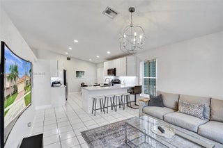 Photo of Listing #A11864232