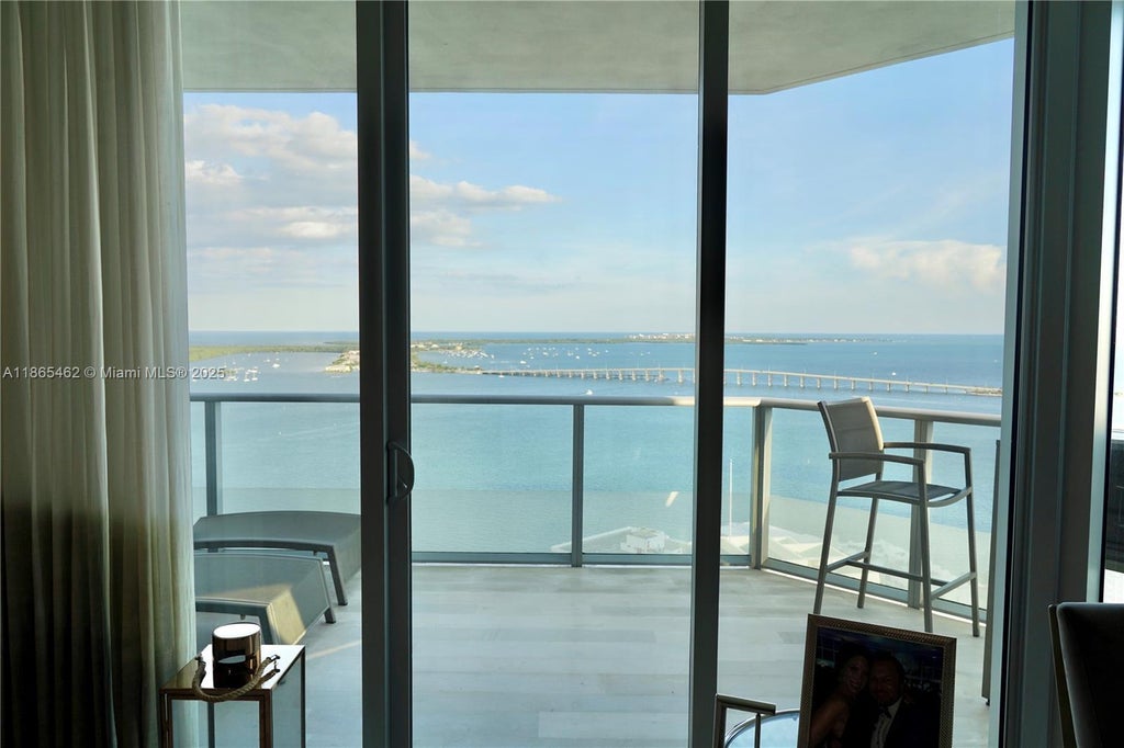 1300 Brickell Bay Dr 3701, Miami