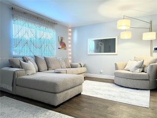 Photo of Listing #A11865583