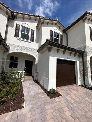 Photo of Listing #A11865832