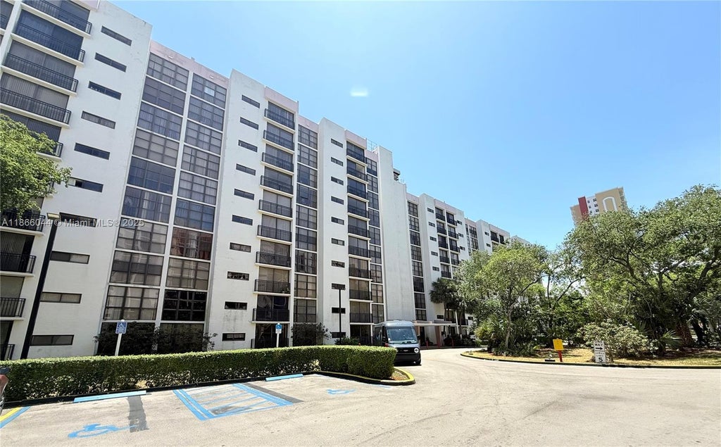 16909 N Bay Rd 116, Sunny Isles Beach