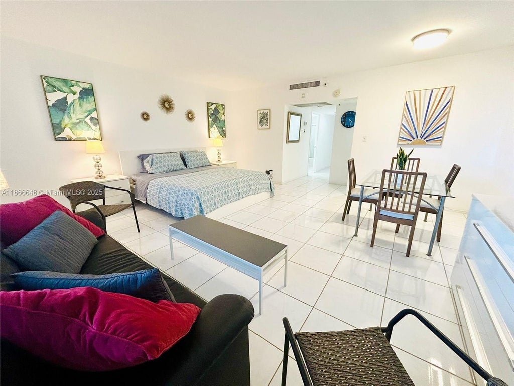100 Lincoln Rd 525, Miami Beach