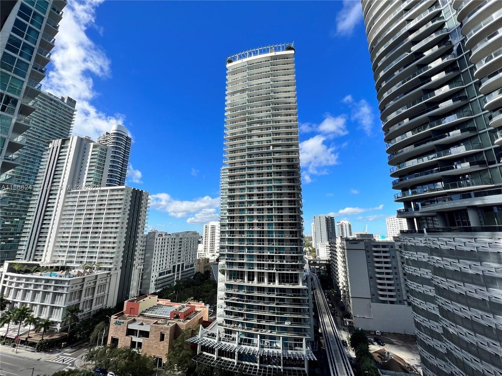 1050 Brickell Ave 1514, Miami