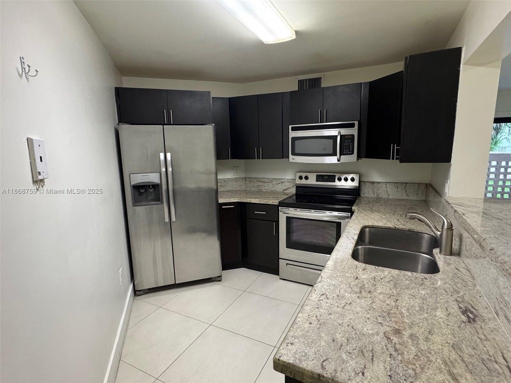 10245 Nw 9th St Cir 114-9, Miami