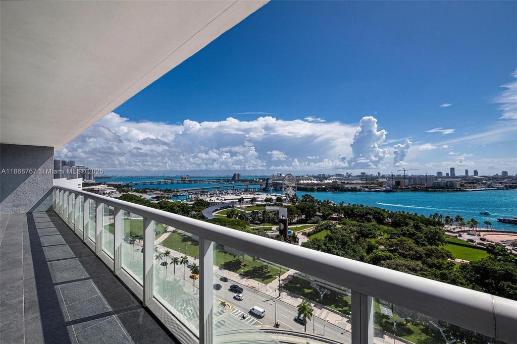 50 Biscayne Blvd 1706, Miami