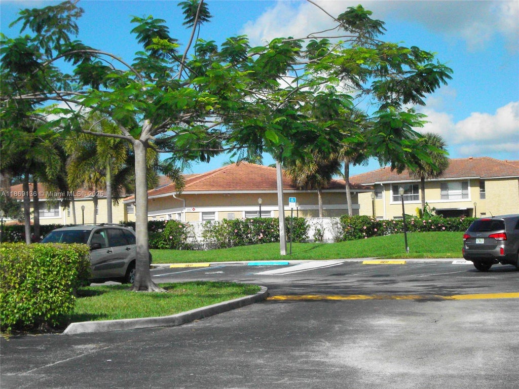 10080 Twin Lakes 10080, Coral Springs