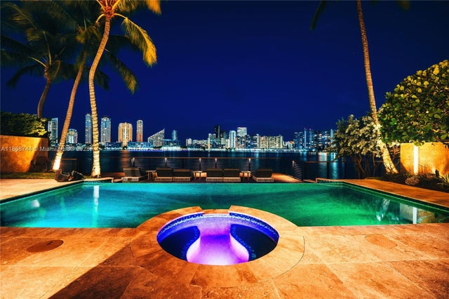 3916 Island Estates Dr, Aventura