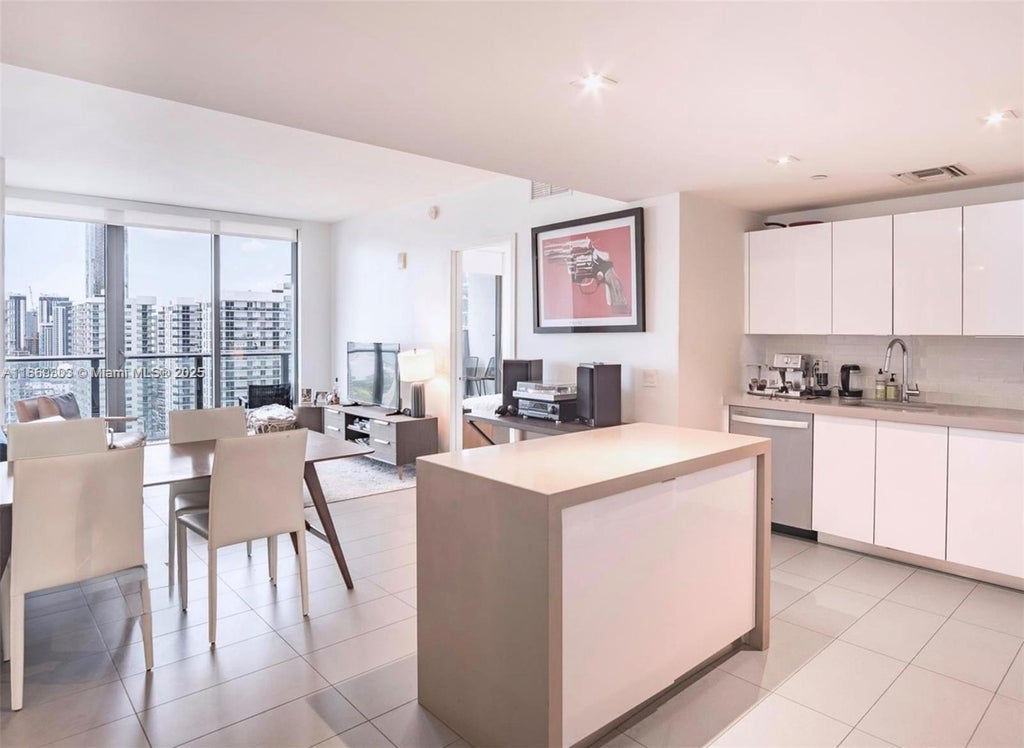 1600 Ne 1st Ave 3008, Miami