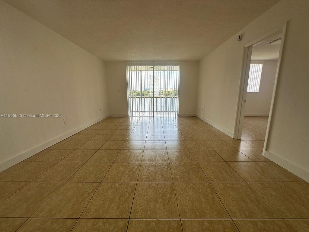 2999 Point East Dr C412, Aventura