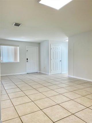 Photo of Listing #A11869617