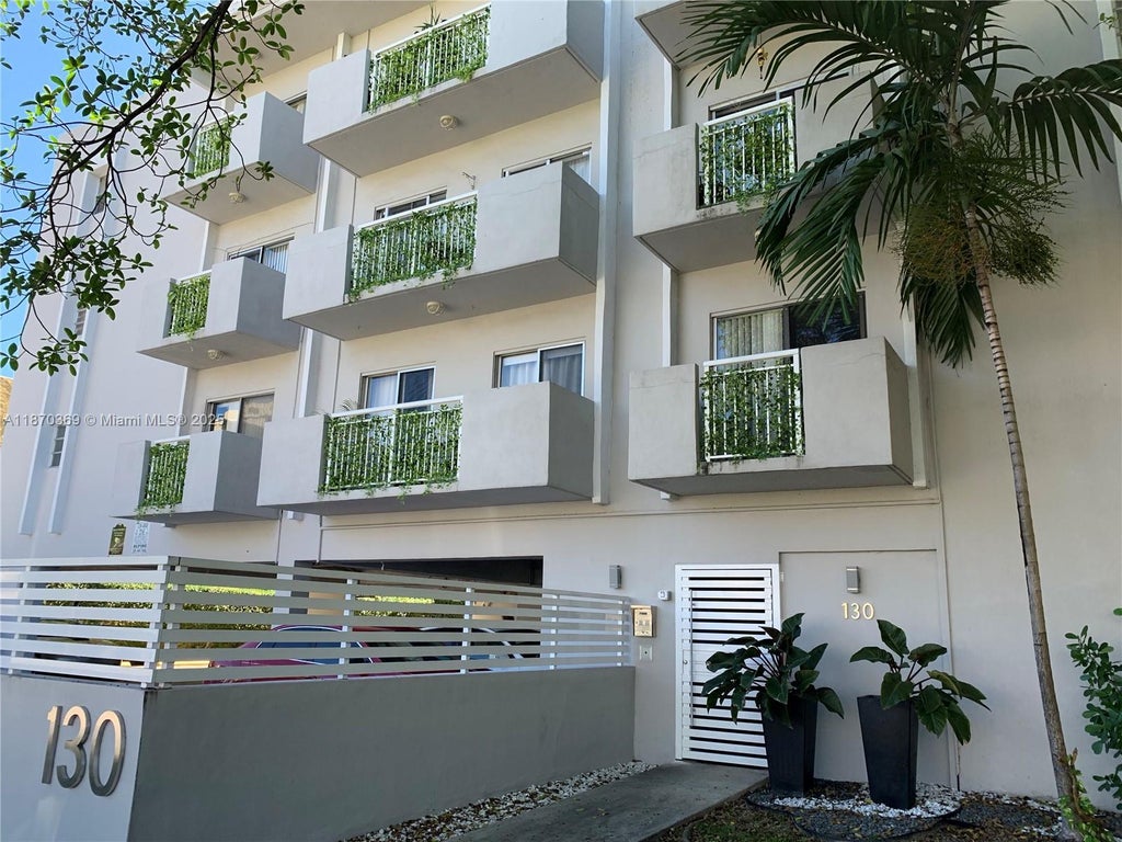 130 Mendoza Ave 22, Coral Gables