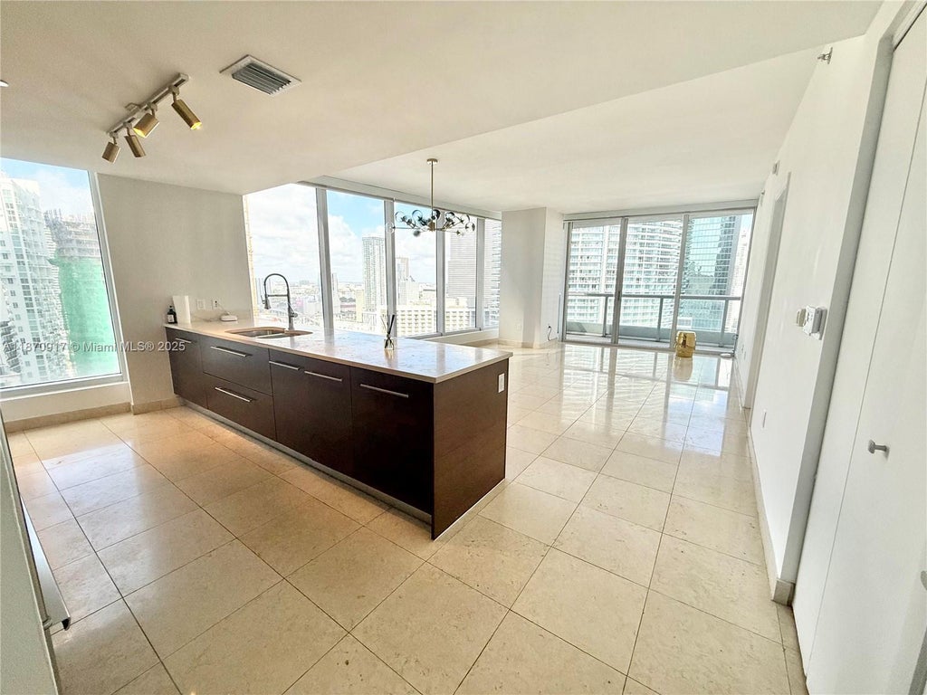 475 Brickell Ave 2915, Miami