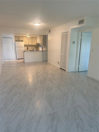 Photo of Listing #A11870827