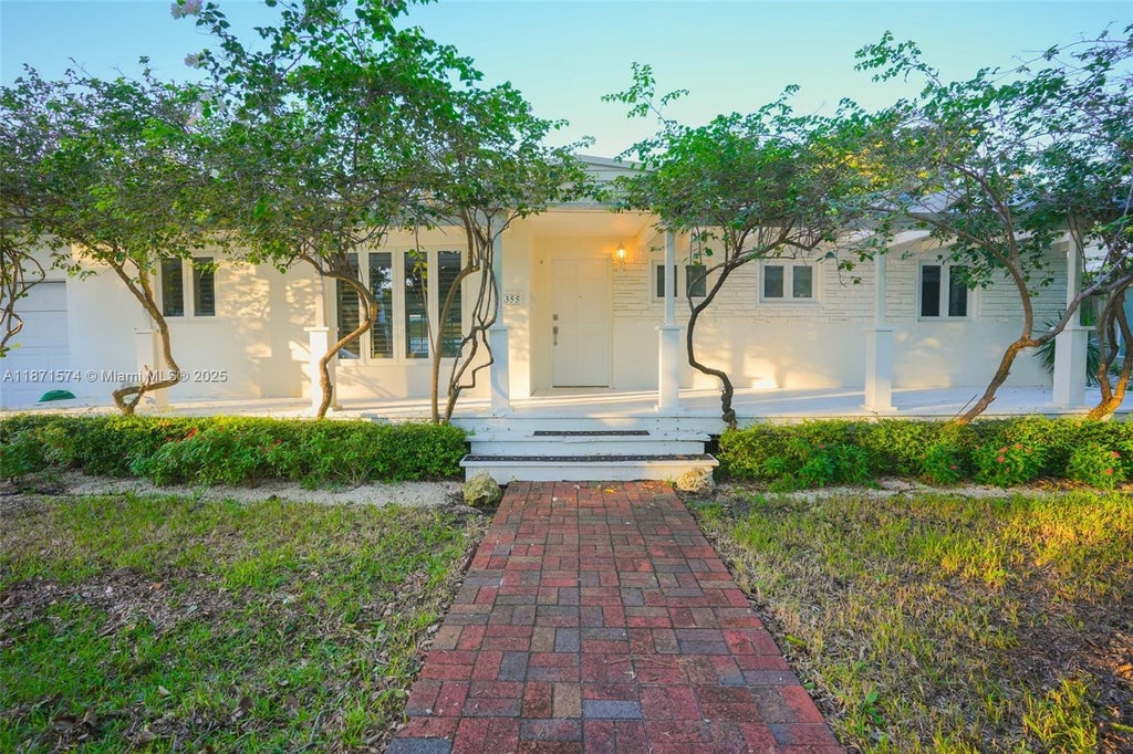 355 Redwood Ln, Key Biscayne