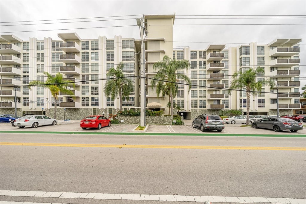 9800 W Bay Harbor Dr 308, Bay Harbor Islands